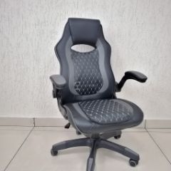 Кресло геймерское Barneo K-37 (черная кожа серые вставки) в Коротчаево - korotchaevo.mebel24.online | фото